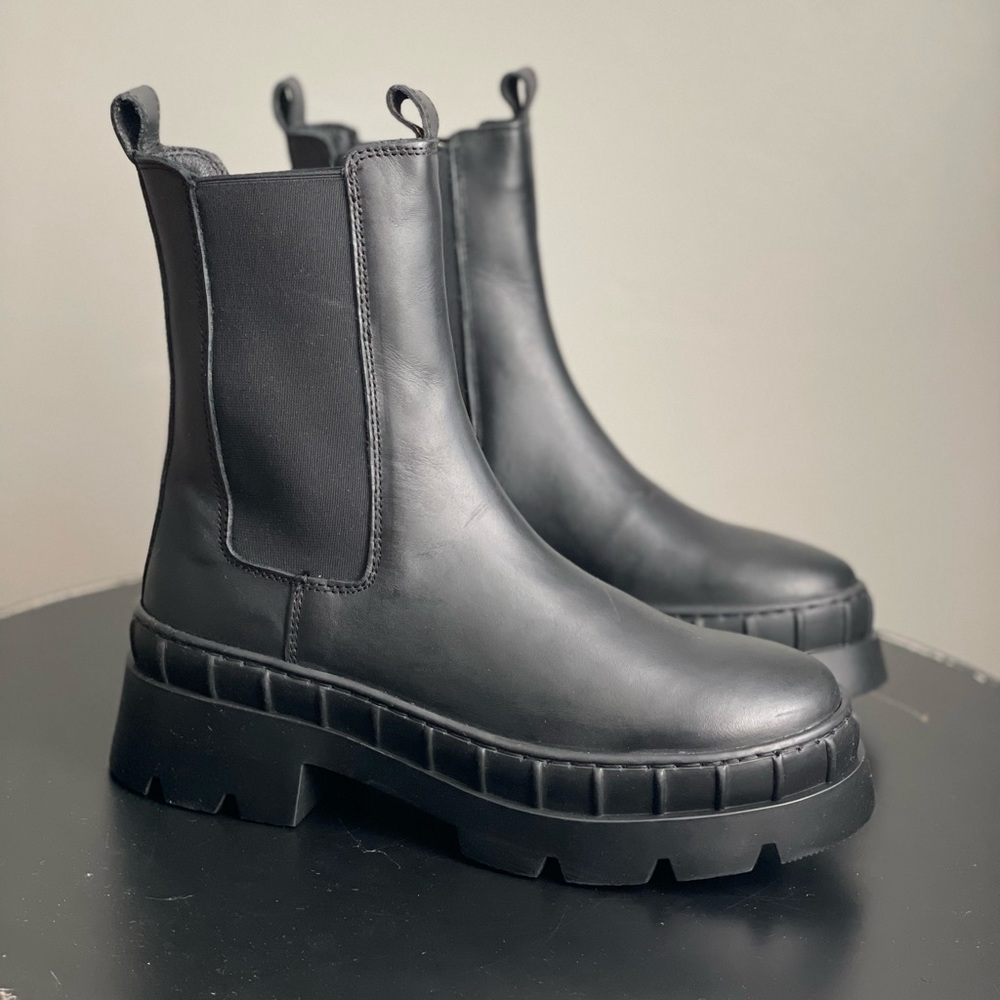 Steve Madden Barclay Boot in Black Leather - Picture 4 of 9